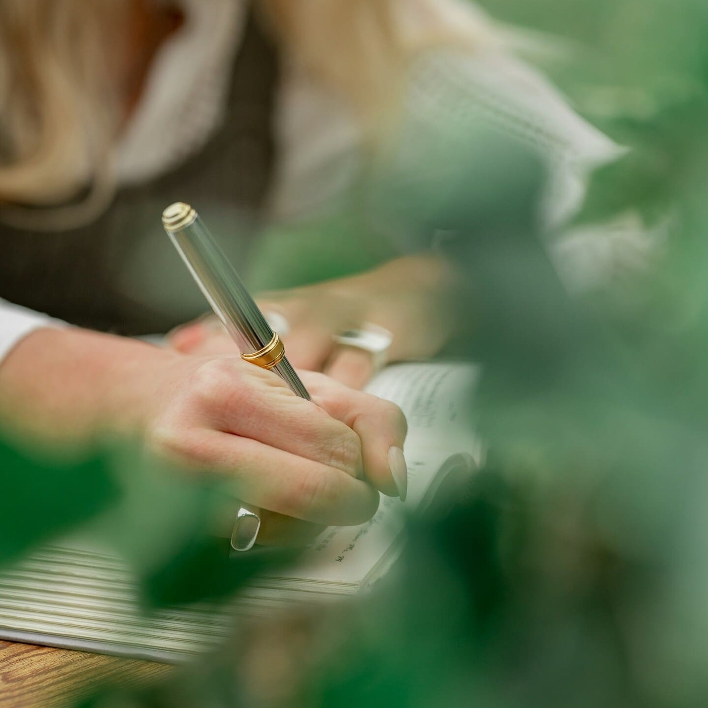 Kirjoittaminen on lempeä tuki stressin lievitykseen